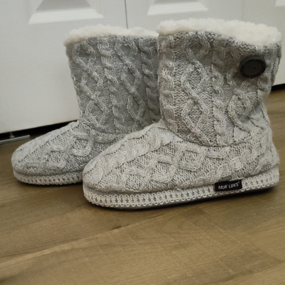 Muk Luks Light Gray Cable Knit Slipper Boots